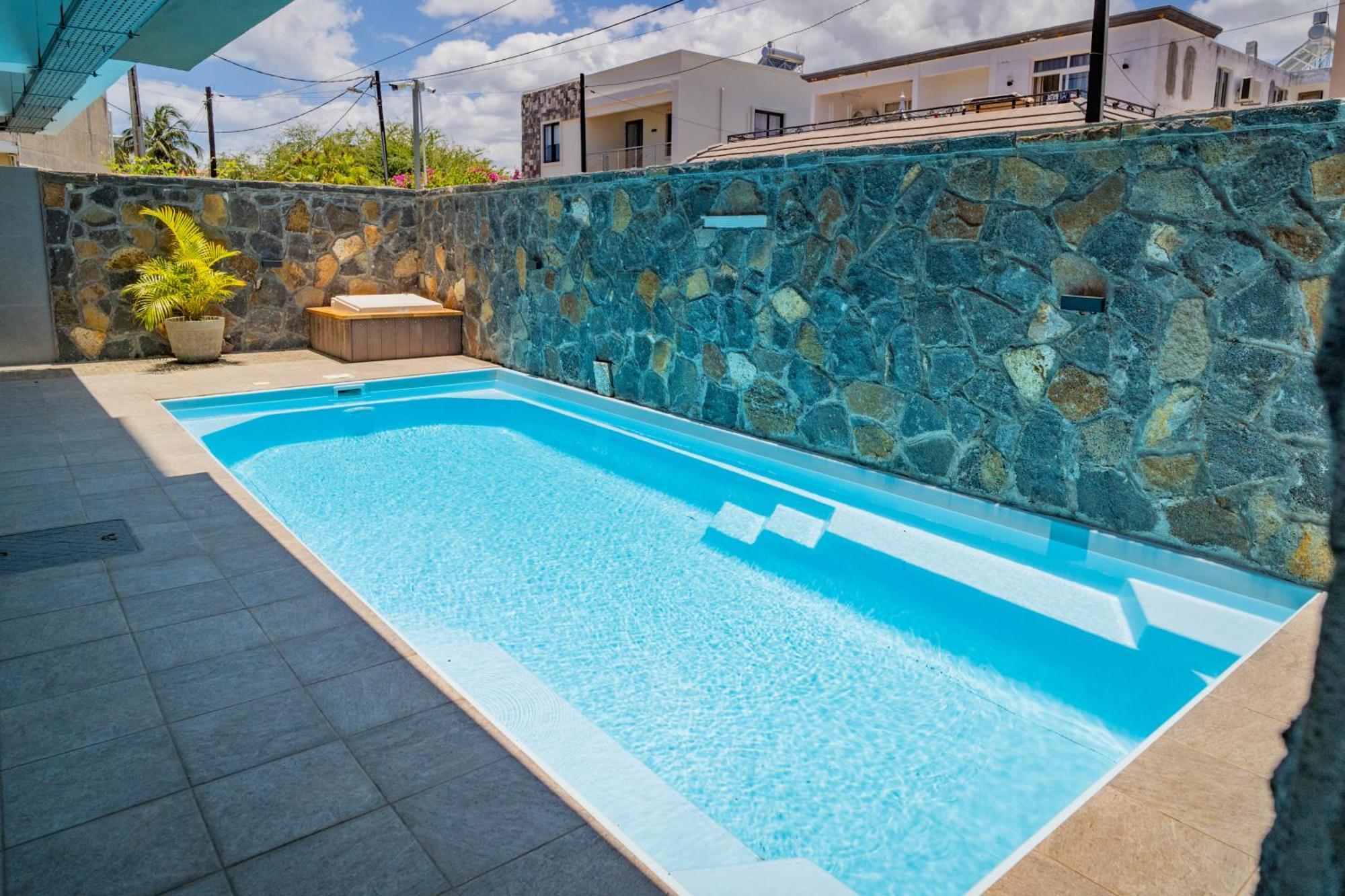 Driftwood Beach Apartment "Oasis In Paradise" Flic en Flac Exterior photo